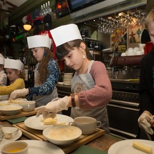 Детский мастер-класс по приготовлению сырных палочек в "Папаша Билли"